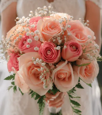Mesa principal con flores para recepción